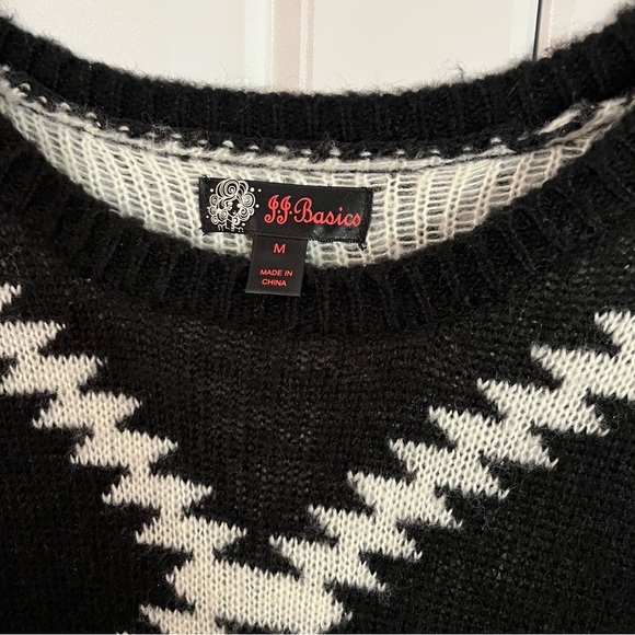 JJ Basics Black and White Patterned Sweater- Medium - Picture 2 of 3